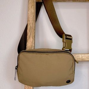 Lululemon Everywhere Belt Bag Artifact